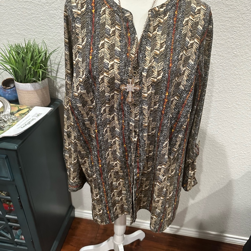 Catherine’s  Patterned button down blouse with roll sleeves size 18/20